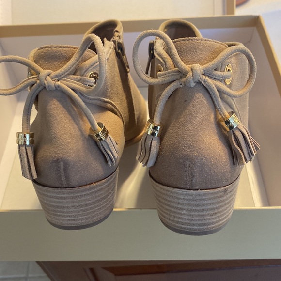 Michael Kors booties - Picture 2 of 5
